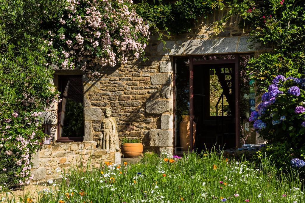 Bed And Breakfast La Fontaine Blanche Melgven Exterior foto